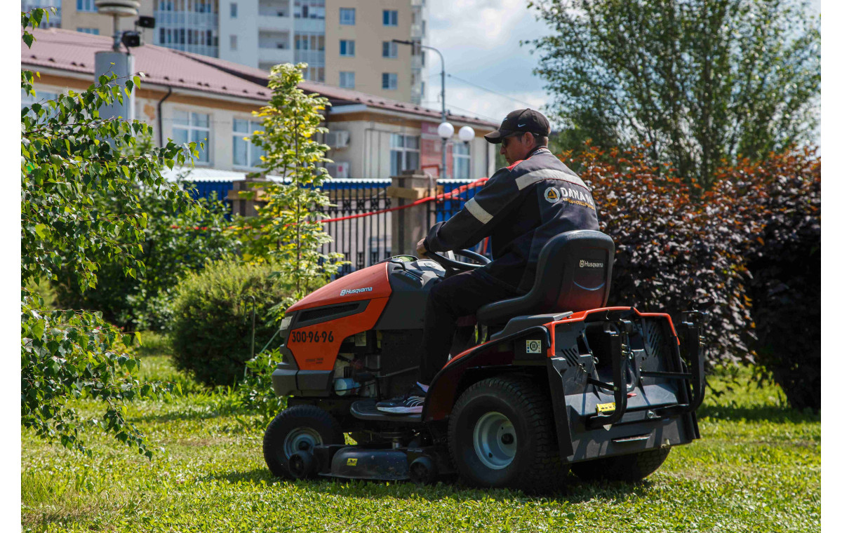 Трактор-газонокосилка Husqvarna CTH220 TWIN