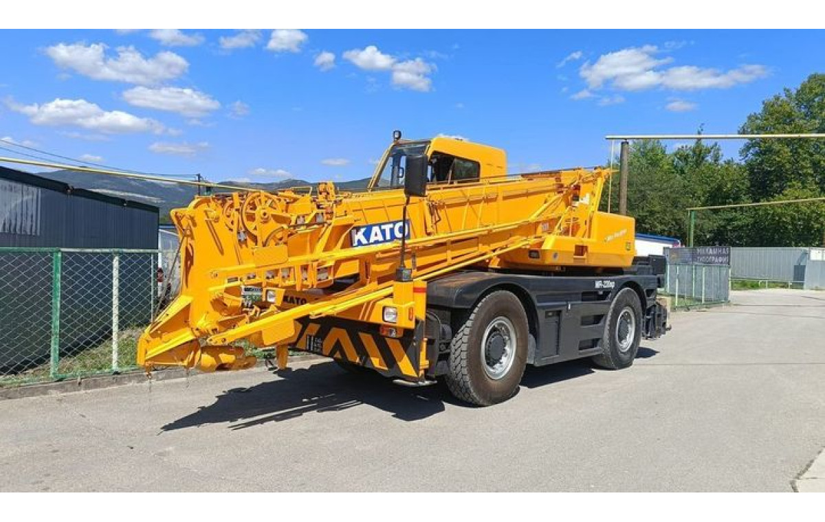 Аренда автокрана короткобазного KATO KR22H-II – кран 22 т, стрела 28 м