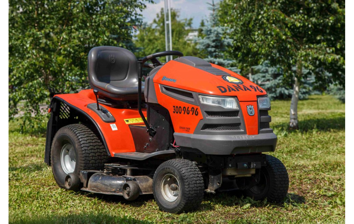 Трактор-газонокосилка Husqvarna CTH220 TWIN