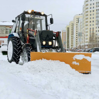Аренда трактора Беларус МТЗ – с щеткой и передним отвалом